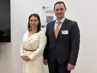A fotón Ladányi Éva és dr. habil. Balázs László egyetemi docens látható, aki oktatónk doktori dolgozatának egyik témavezetője.