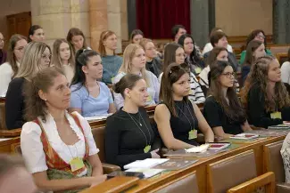 Nemzetiségi pedagógushallgatók látogatása a Parlamentben