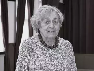Dr. Késmárki Júlia