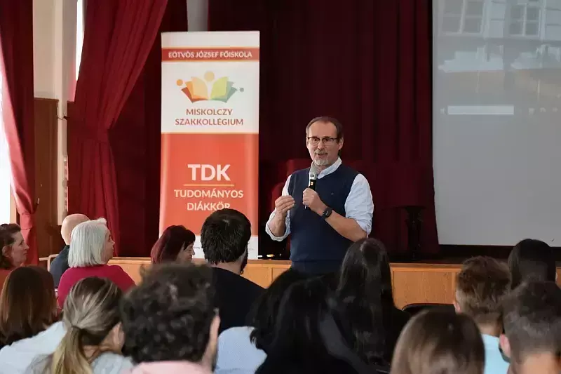Dr. Buda László előadása a főiskolán