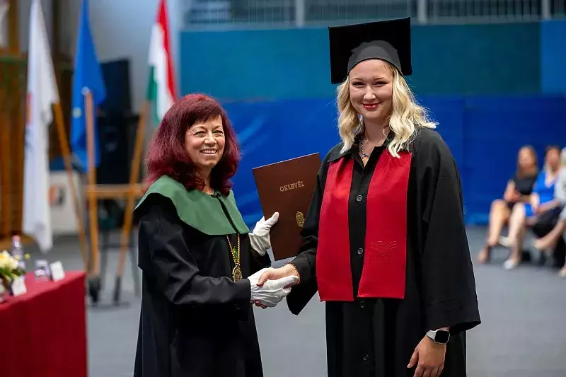Diplomaátadó ünnepség az EJF-en.