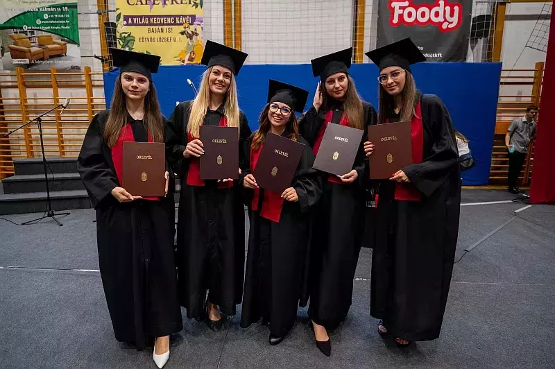 Diplomaátadó ünnepség az EJF-en.