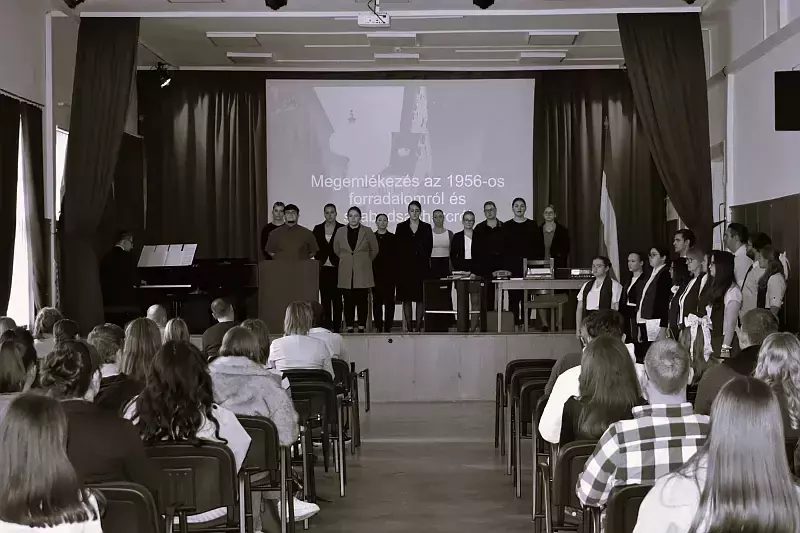 A szabadság hangjai: hallgatóink emlékezése 1956 hőseire