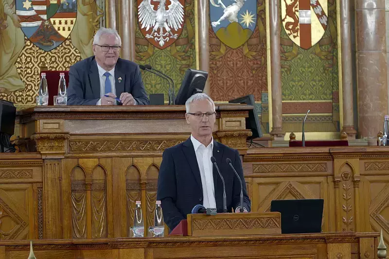 Nemzetiségi pedagógushallgatók látogatása a Parlamentben