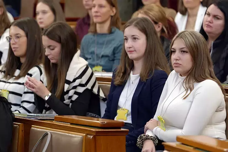 Nemzetiségi pedagógushallgatók látogatása a Parlamentben