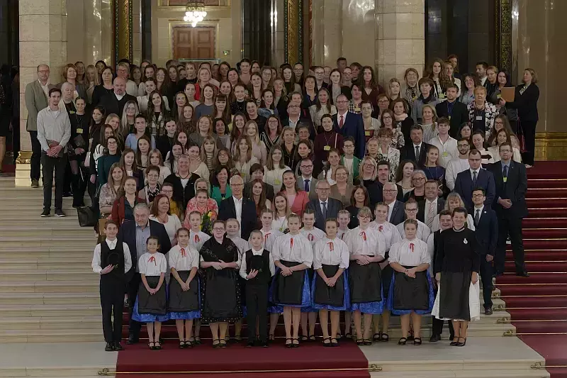 Nemzetiségi pedagógushallgatók látogatása a Parlamentben