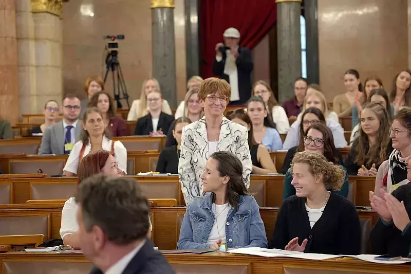 Nemzetiségi pedagógushallgatók látogatása a Parlamentben