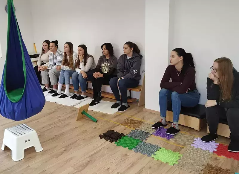 Rendhagyó gyakorlatorientált programon vettek részt a leendő csecsemő- és kisgyermeknevelők