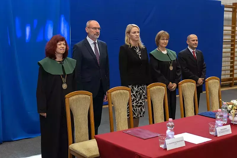 Tanévnyitó és díszdiploma-átadó ünnepség.