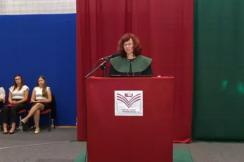 Tanévnyitó és díszdiploma-átadó ünnepség.