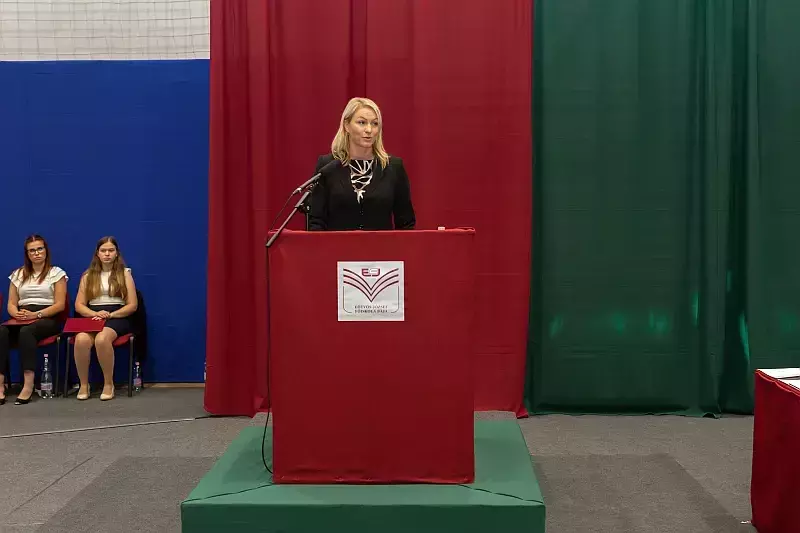 Tanévnyitó és díszdiploma-átadó ünnepség.