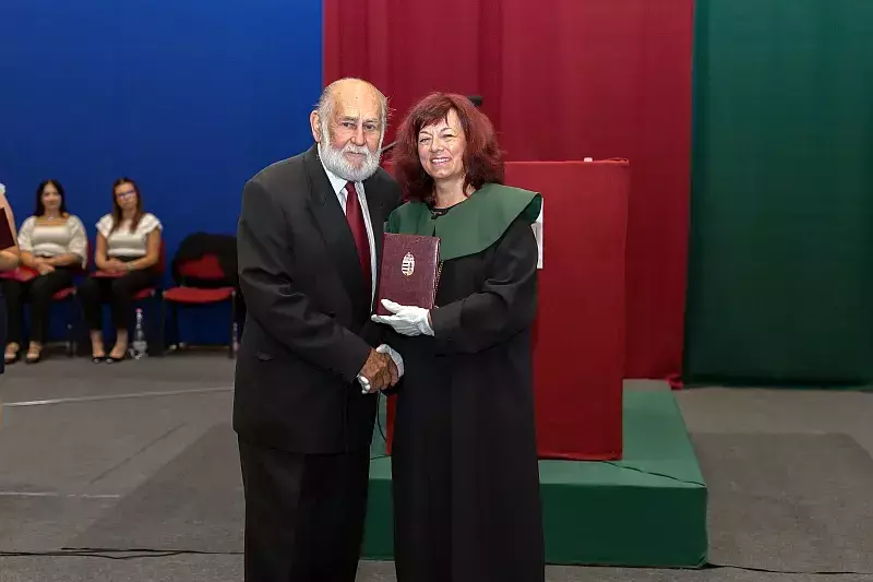 Tanévnyitó és díszdiploma-átadó ünnepség.