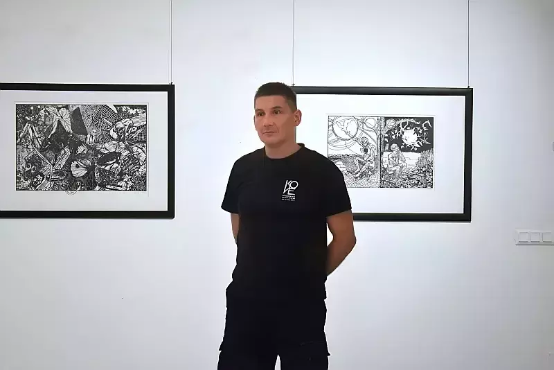 Baján mutatkozik be Danka Attila képgrafikus