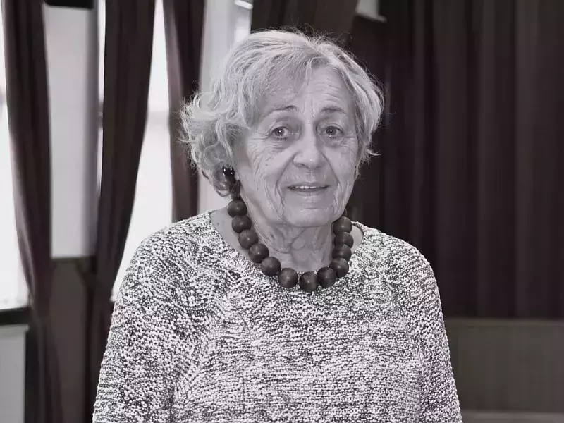 Dr. Késmárki Júlia